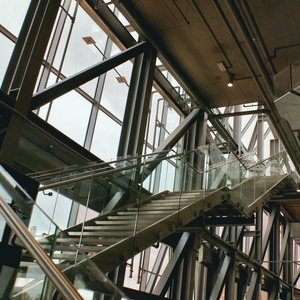 不锈钢，铁质玻璃楼梯